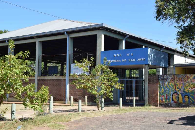 Operativo Escuelas Seguras realizó tareas integrales en el BOP N°8 de Posadas 2 Escuelas Seguras intervino el BOP N°8 con tareas de fumigación y limpieza integral