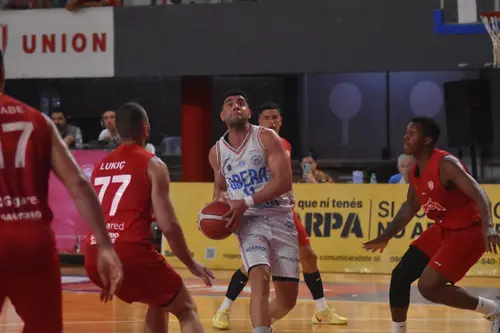 OTC volvió con todo: victoria ante San Martín por la Liga Nacional y se mantiene arriba 4 Oberá Tenis Club (OTC) derrotó 73-62 a San Martín de Corrientes en el estadio Luis Augusto Derna y se mantiene entre los cuatro mejores de la Liga Nacional de Básquet.