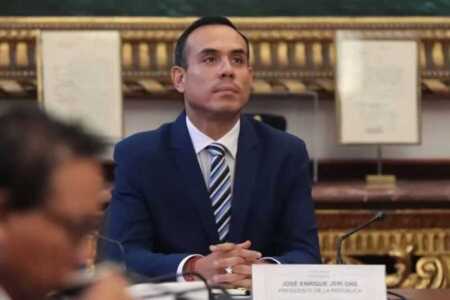 Perú: cuatro candidatos buscan suceder a José Jerí tras su destitución HBdkd8gW8AAkn3w - 1