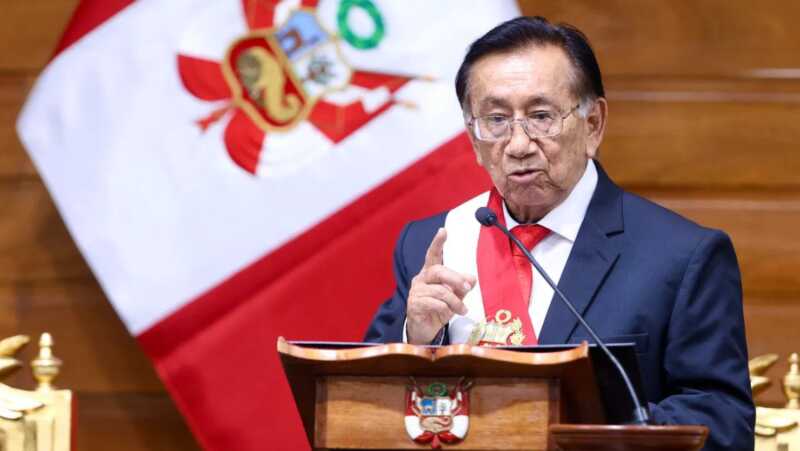 José María Balcázar fue elegido presidente interino de Perú en una votación marcada por la polémica 3 El Congreso eligió a Balcázar como presidente provisional