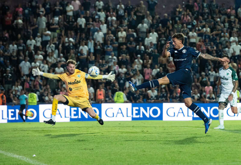 Banfield venció a Estudiantes de Río Cuarto y reaccionó en la Zona B, Independiente Rivadavia derrotó a Sarmiento y mantiene puntaje ideal, e Instituto rescató un empate agónico ante Lanús en el cierre de la fecha 3 del Torneo Apertura 2026.