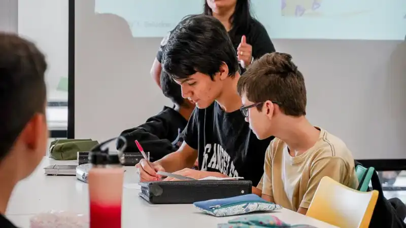 La Provincia asegura que todos los programas de alfabetización, conectividad y educación técnica continuarán activos durante 2026.