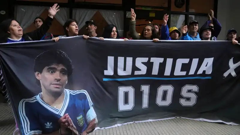 Golpe judicial contra Morla: los herederos de Maradona recuperan el control de la marca Maradona