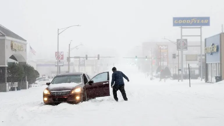 Nieve y vientos de hasta 80 km/h paralizan el noreste de Estados Unidos 3 Nieve
