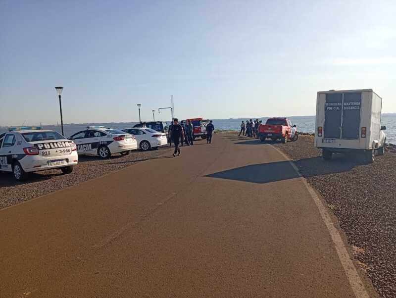 Posadas: hallaron un cuerpo sin vida flotando en el Río Paraná Hallaron a una persona sin vida en la zona de Costa Sur, Posadas. La Policía de Misiones investiga el hecho.