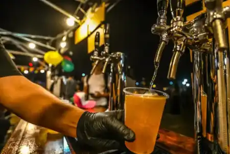 Posadas celebra la 9ª edición del Festival de Cerveza Artesanal UNA+ en La Cascada Posadas