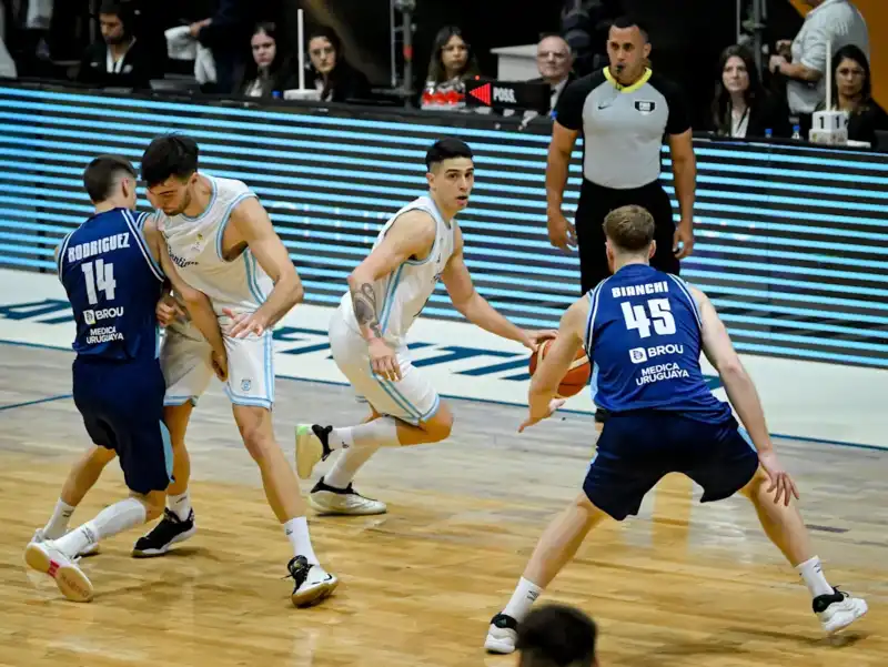 Uruguay se impuso con autoridad y dejó a Argentina sin invicto 2 Uruguay