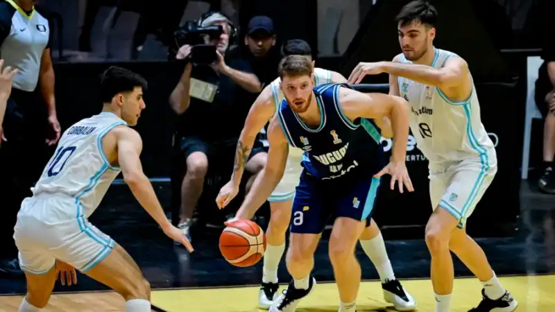 Uruguay se impuso con autoridad y dejó a Argentina sin invicto Uruguay