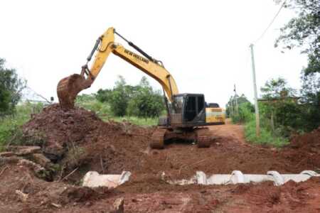 El Municipio de Alem ejecuta obras de entubado y saneamiento en calle Alvear entubado Leandro N. Alem