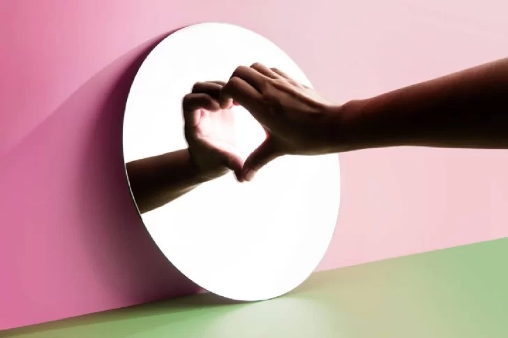 El 13 de febrero se celebra el Día Mundial del Soltero, una fecha que promueve el amor propio, la autonomía y el bienestar individual en la antesala de San Valentín.