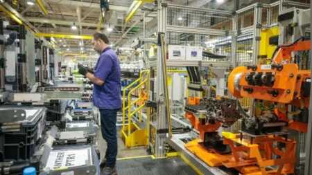 La industria cerró 2025 con la capacidad instalada en 53,8%, el nivel más bajo en casi dos años industria en crisis