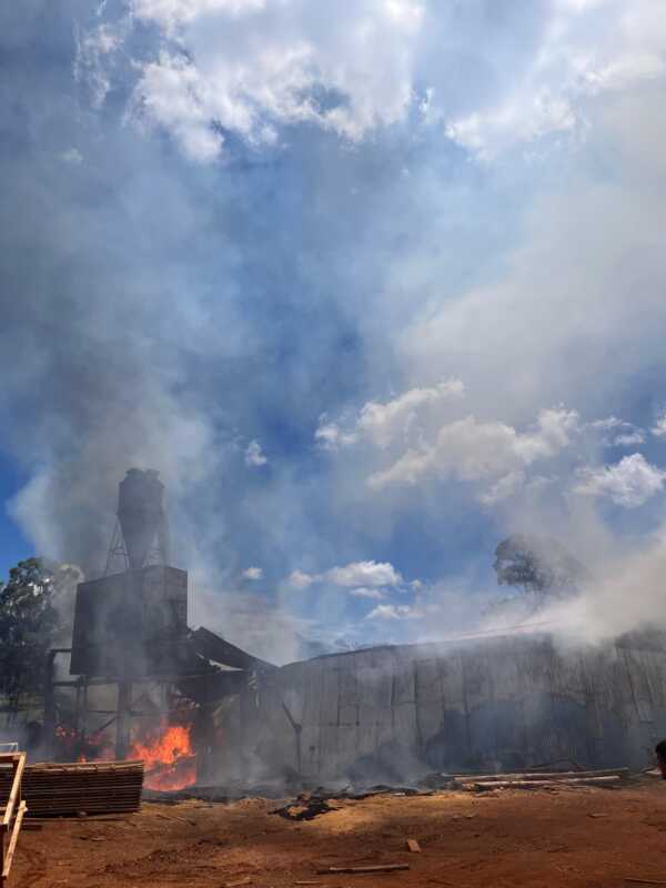 Incendio en aserradero de San Pedro: sin heridos 3 Incendio en aserradero de San Pedro: solo daños materiales