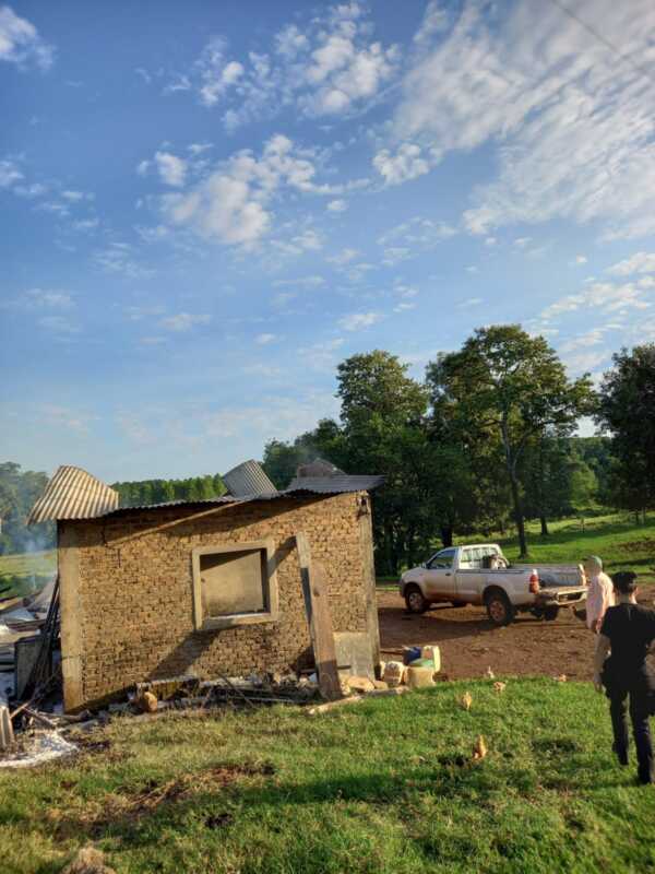 Incendio total de un galpón en Jardín América: no hubo personas lesionadas 2 WhatsApp Image 2026 02 18 at 08.51.36 1 - 1
