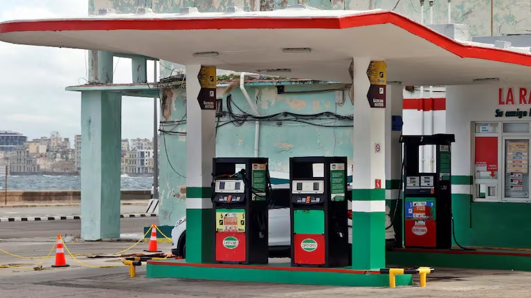 Crisis energética en Cuba: Restricciones al combustible elevan incertidumbre entre familias y viajeros crisis energética en Cuba