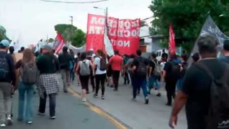 Tensión por el cierre de Fate: trabajadores y organizaciones sociales cortaron Panamericana corte de Panamericana por el cierre de Fate