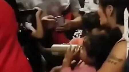 Indignante: grabaron a una mujer dándole cerveza a un bebé en el tren San Martín bebé cerveza