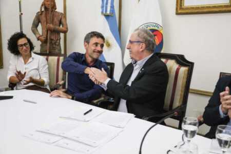 Passalacqua firmó convenios con el CFI por $5.500 millones para PyMEs e infraestructura Firma convenio Passalacqua CFI