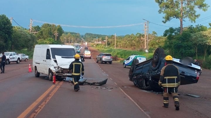 Choque frontal y vuelco sobre ruta 12: dos heridos choque frontal y vuelco en ruta 12