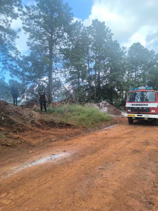 Dos de Mayo: controlaron incendio de malezas sobre la Ruta 14