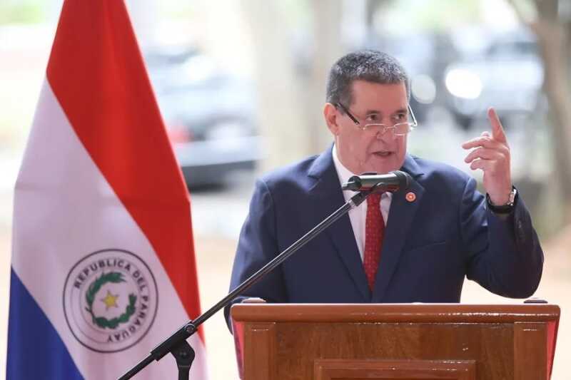 El expresidente de Paraguay Horacio Cartes fue internado en terapia intensiva tras sufrir una convulsión expresidente de Paraguay internado