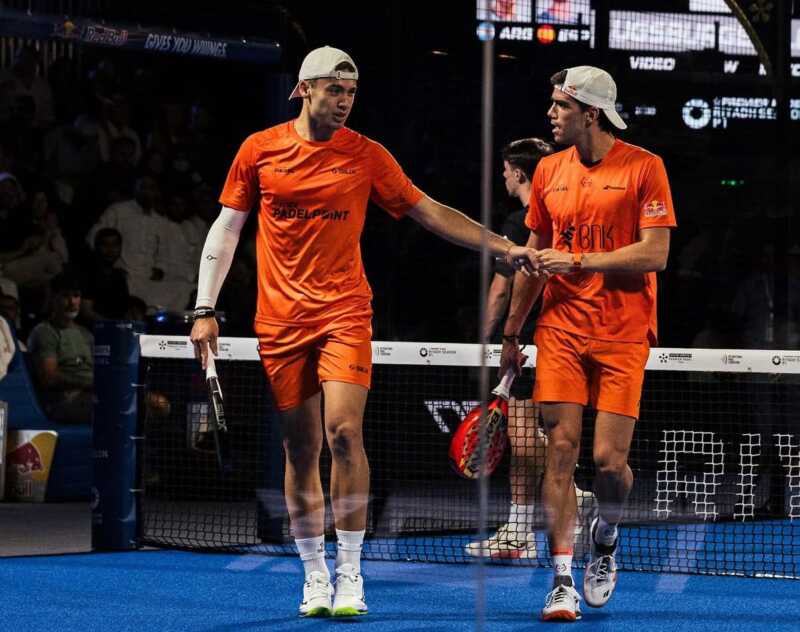 Leo Augsburger va por otro golpe en Buenos Aires: el misionero debuta en el P1 ante su gente 3 Leandro Augsburger debuta en el P1 de Buenos Aires junto a Juan Lebrón. El misionero buscará seguir haciendo historia en el Circuito Mundial de Pádel ante el público argentino.