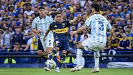 Boca enfrenta a Racing en La Bombonera por la sexta fecha del Torneo Apertura. El equipo de Claudio Úbeda necesita ganar en un duelo clave para su continuidad.