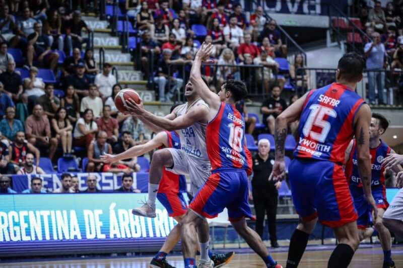 Oberá Tenis Club cayó 102-95 ante San Lorenzo en tiempo suplementario. Brocal forzó el alargue con un triple agónico, pero el Cuervo fue más efectivo en el cierre.