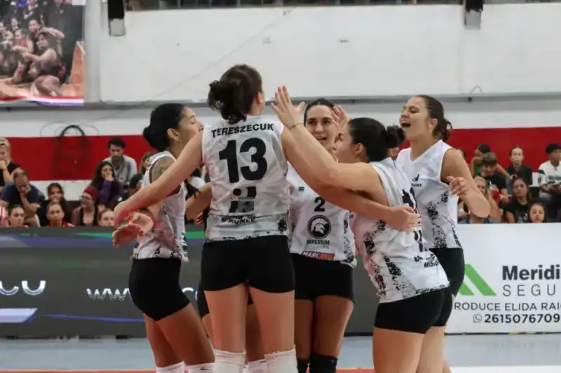 Brujas dejó pasar una chance, pero todavía tiene dos “finales” para seguir soñando 2 Brujas Vóley cayó ante Municipalidad de San Martín y quedó séptimo en su grupo. Le restan dos partidos clave para buscar la clasificación a cuartos y el sueño del ascenso.