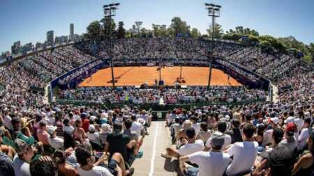 Camilo Ugo Carabelli venció a Mariano Navone y se metió en cuartos del Argentina Open. Enfrentará a Sebastián Báez en un duelo argentino.