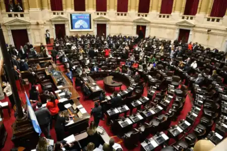 El oficialismo busca retomar la iniciativa en el Congreso con el tratamiento de la Ley de Hojarasca y acuerdos internacionales.