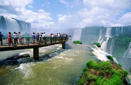 Misiones se ubicó entre las provincias más elegidas del país durante el feriado largo, con Puerto Iguazú como principal destino turístico.