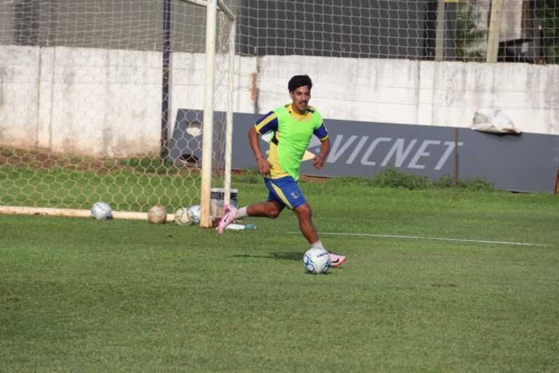 Iván “Chuky” Esquivel regresó a Bartolomé Mitre tras su paso por Juventud Unida de Gualeguaychú y ya entrena con el plantel que afrontará el Federal A 2026.