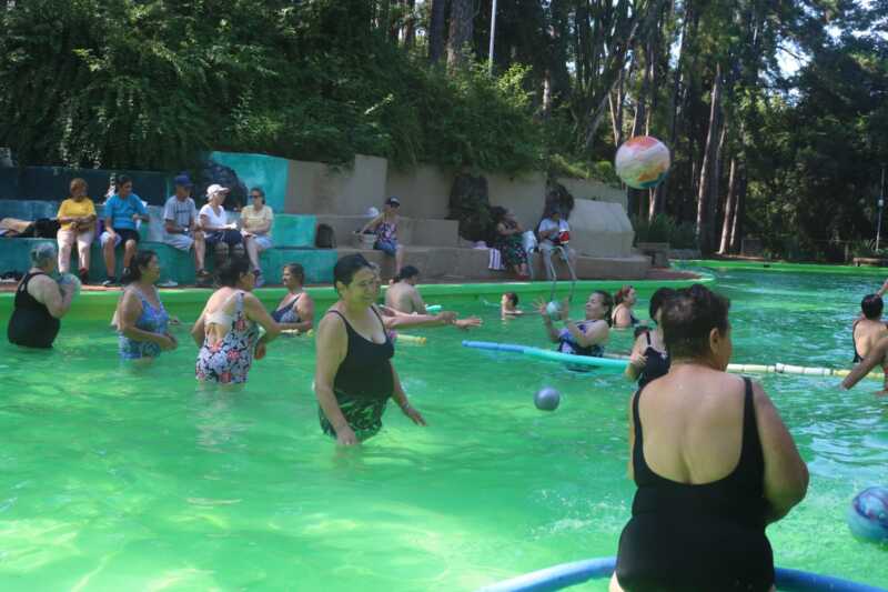 Más de 200 personas participan de la Colonia de Vacaciones para Adultos y Adultas Mayores en el Salto Berrondo, organizada por el Municipio de Oberá.