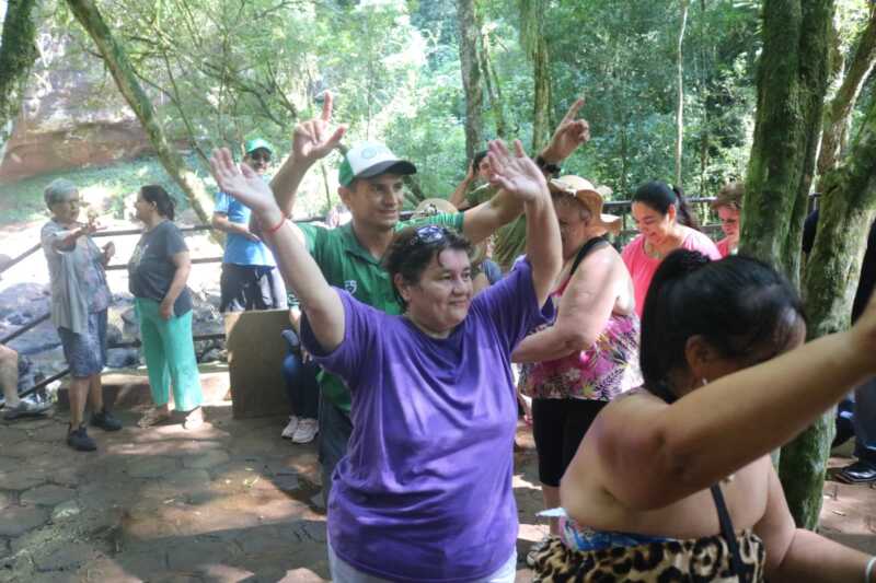 Más de 200 personas participan de la Colonia de Vacaciones para Adultos y Adultas Mayores en el Salto Berrondo, organizada por el Municipio de Oberá.