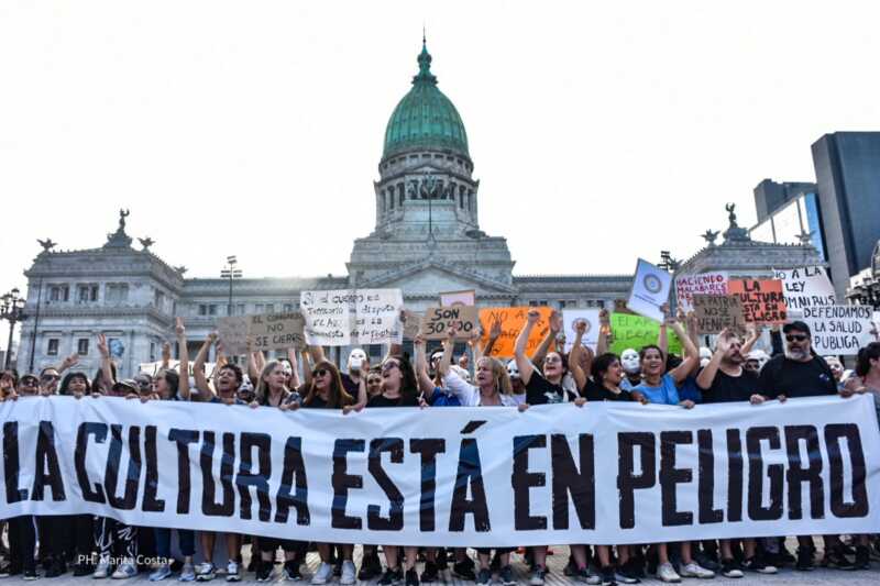 Representantes de la cultura y la comunicación rechazan la reforma laboral del Gobierno Sectores de la cultura y la comunicación expresarán su postura frente a la reforma laboral y el financiamiento de organismos como el INCAA y RTA.