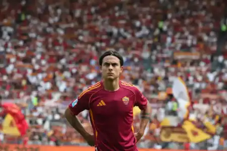 Paulo Dybala seguirá en la Roma hasta 2027. El delantero argentino renovó su contrato y Boca Juniors pierde la posibilidad de incorporarlo en este mercado de pases.