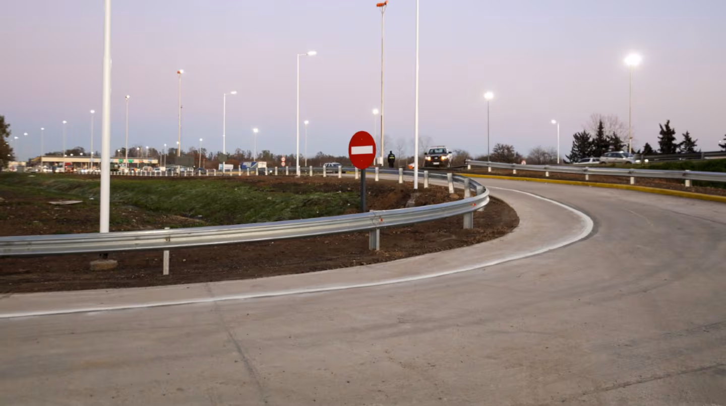 El Gobierno lanzó una licitación para concesionar otros 2.500 kilómetros de rutas nacionales 1 El Gobierno lanzó una licitación para concesionar 2.500 kilómetros de rutas nacionales en cinco provincias bajo el régimen de obra pública por peaje.