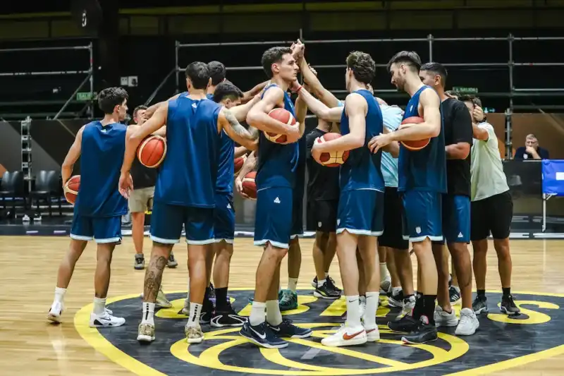 Argentina enfrenta a Uruguay en el Estadio Obras por los Clasificatorios FIBA rumbo al Mundial Qatar 2027. Hora, TV, plantel y cómo llega el equipo de Prigioni.