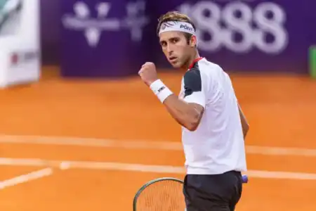 El argentino Tomás Etcheverry enfrentará a Brandon Nakashima en su debut en Washington, donde buscará continuar con su gran temporada.