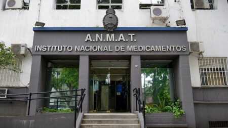 ANMAT dio de baja las habilitaciones de 60 droguerías ANMAT