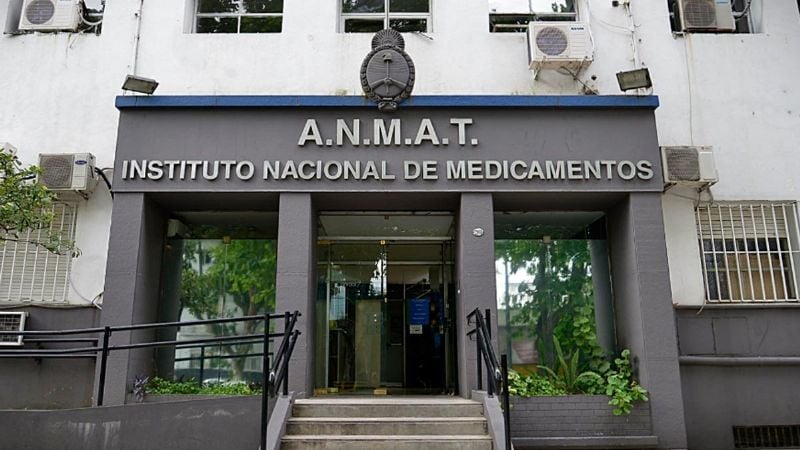 ANMAT dio de baja las habilitaciones de 60 droguerías ANMAT