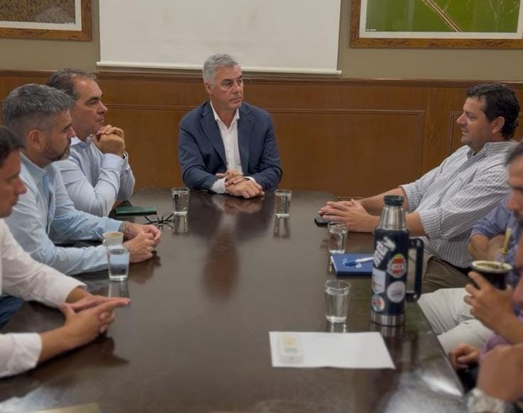 Eliminaron el canon para pequeños productores arroceros en Corrientes Corrientes eliminó el canon para pequeños productores arroceros que siembren hasta 600 hectáreas. La medida beneficiará a más de 30 productores y busca fortalecer la economía regional.