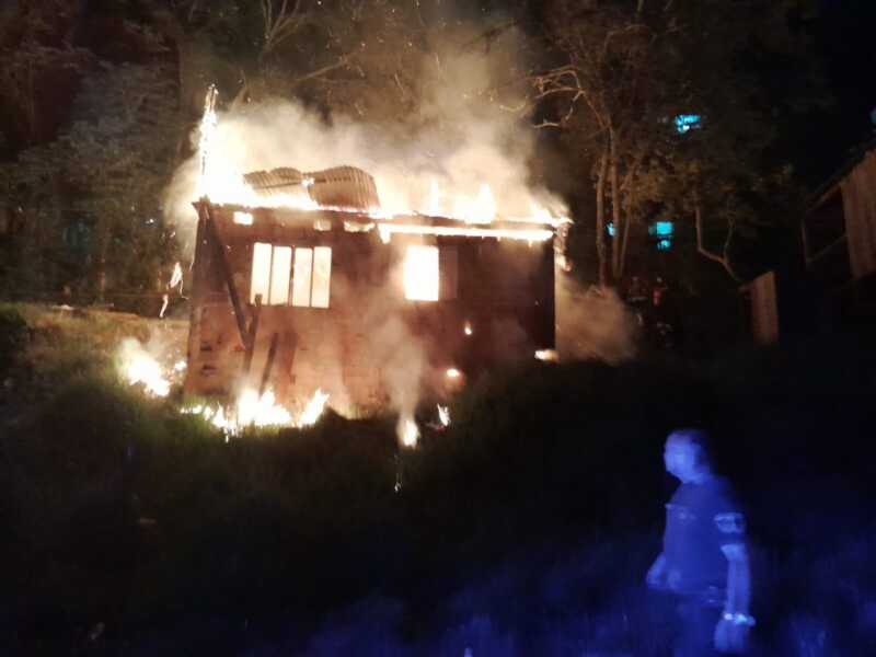 Voraz incendio destruyó por completo una vivienda en Bernardo de Irigoyen incendio