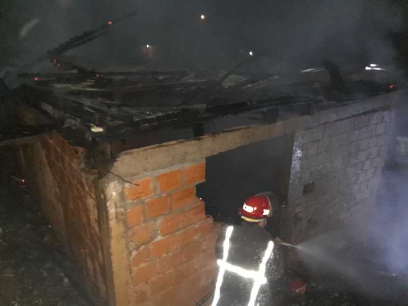 Voraz incendio destruyó por completo una vivienda en Bernardo de Irigoyen 2 incendio