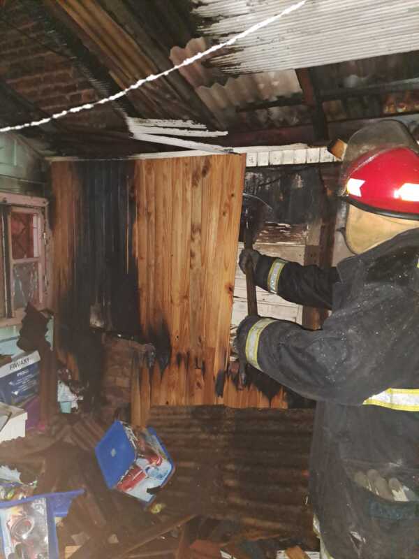 Un desperfecto eléctrico provocó un incendio en una vivienda de Oberá y no hubo heridos 2 Incendio en oberá