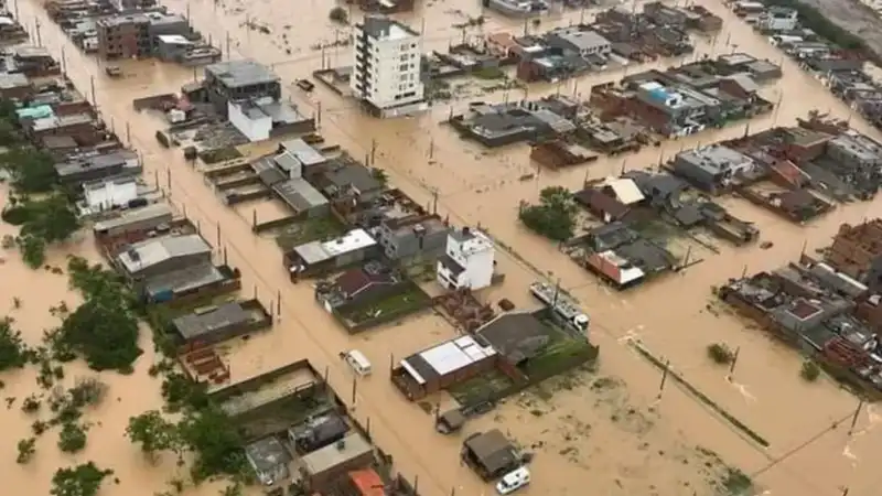 Al menos 14 muertos y 440 desalojados por un temporal en el sur de Brasil 2 inundacioneswebp - 1