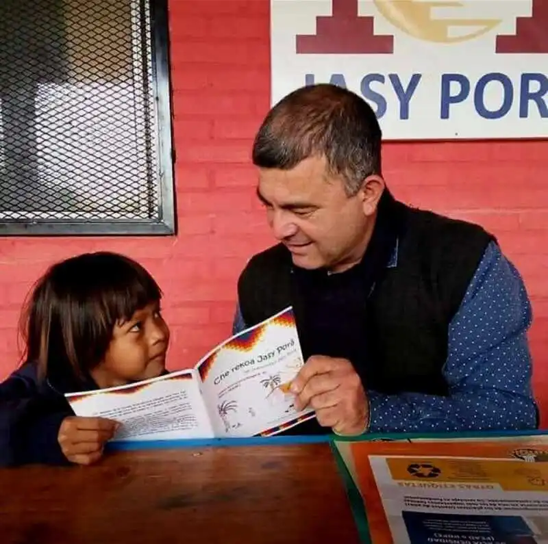 Falleció Javier Rodas, referente de la educación intercultural bilingüe en Misiones 3 El legado de Javier Rodas trasciende las aulas y fortalece la educación intercultural bilingüe en Misiones.