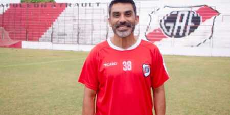 Guaraní Antonio Franco se quedó sin DT tras la salida de Juan Eluchans, quien dirigió solo cuatro partidos en su breve ciclo al frente del equipo.
