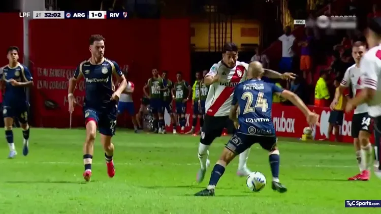 Juan Carlos Portillo sufrió una grave lesión en la rodilla derecha en la derrota de River ante Argentinos Juniors y salió llorando del campo.