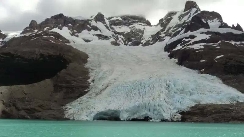 Ley de Glaciares: alertan por una posible “regresión en derechos ambientales” 2 Especialistas advierten que los cambios podrían modificar el sistema de protección glaciar vigente desde hace más de una década.